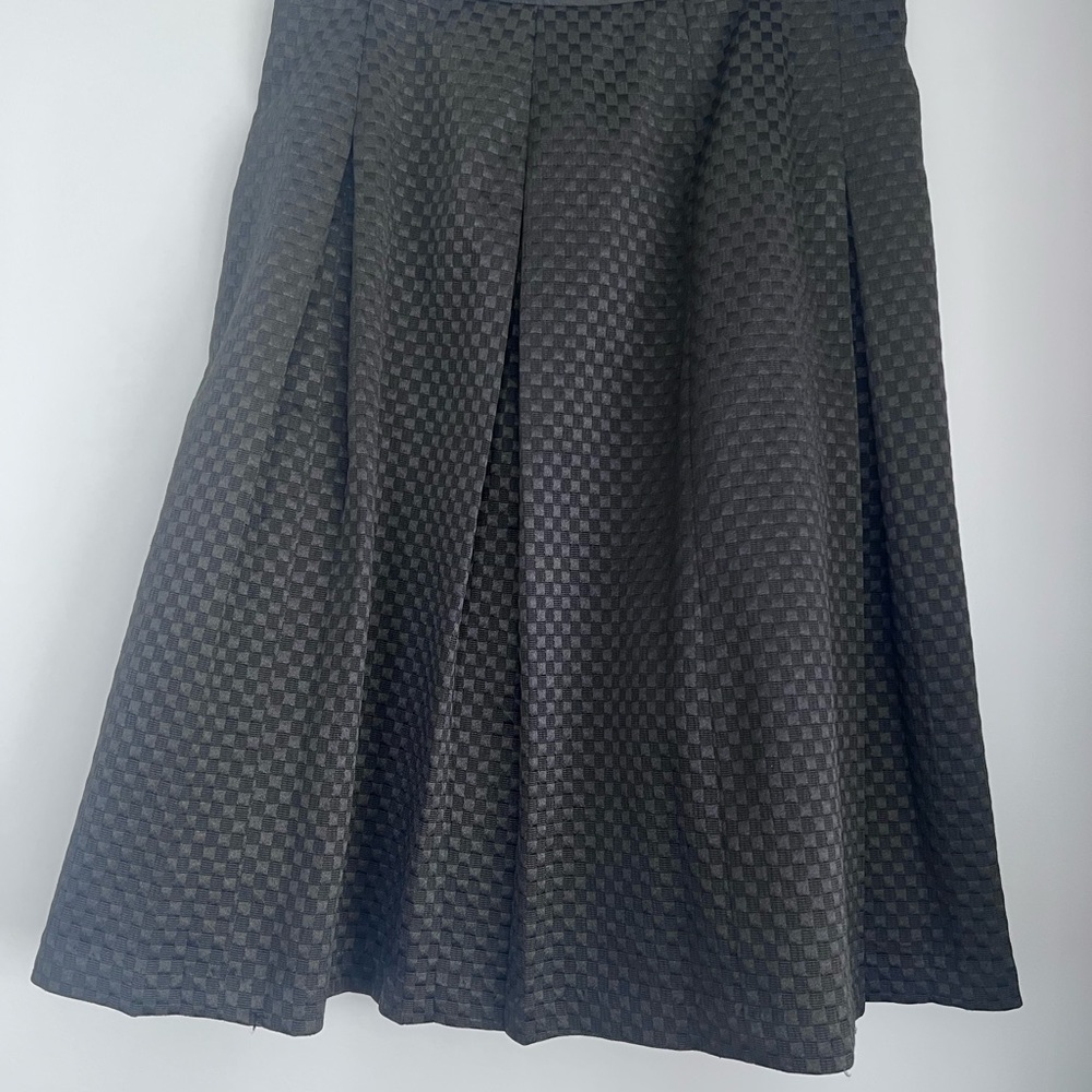 Knee-Length Gray A-Line Skirt with Pleats
